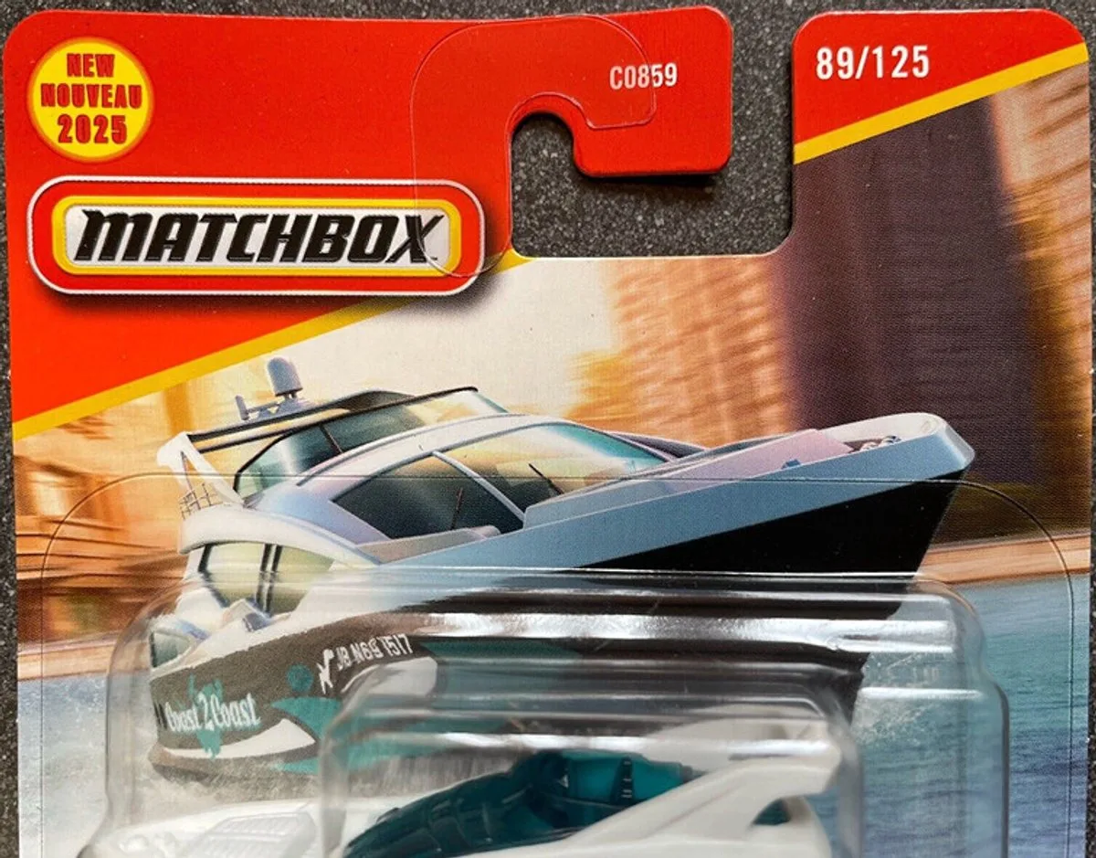 COAST 2 COAST YACHT 89/125 1:64 de Matchbox en Green white – photo du produit