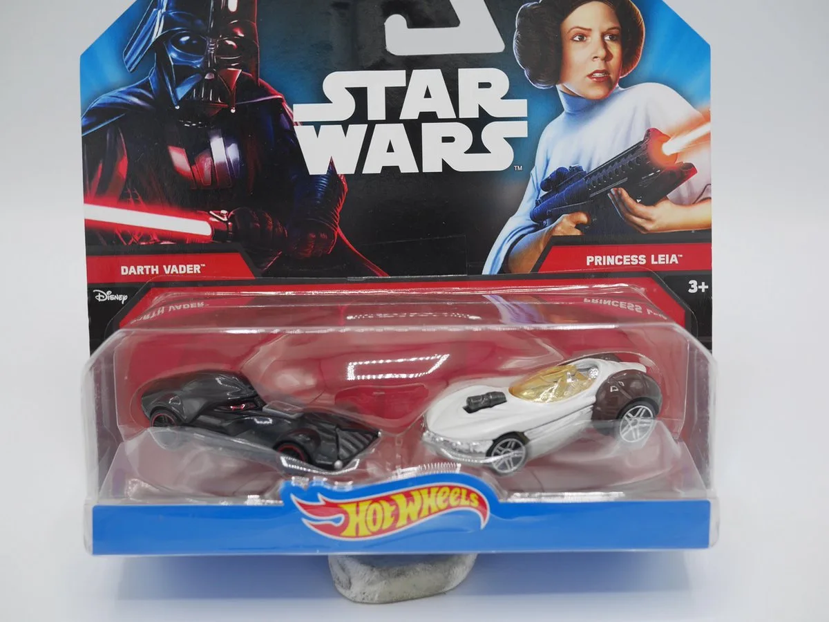 2 star wars auto's Darth Vader en Princess Leia. de Mattel en Multicolore – photo du produit
