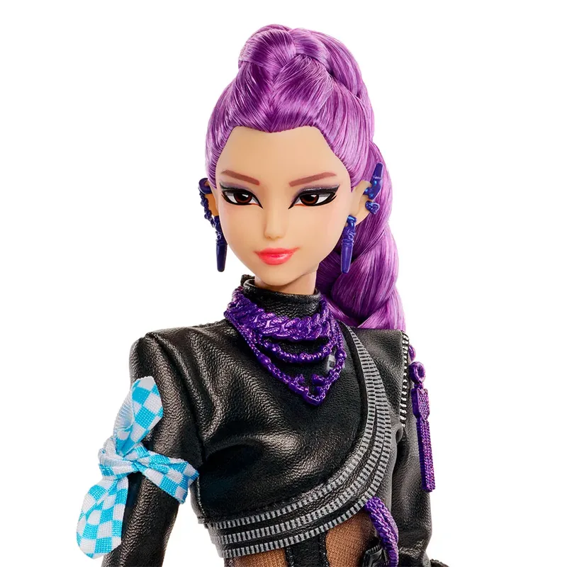KPop Demon Hunters HUNTR/X Rumi - Luxe Modepop met gevechtsoutfit die aan en uit kan en zwaard by Mattel in Multicolour – product photo 2 of 6