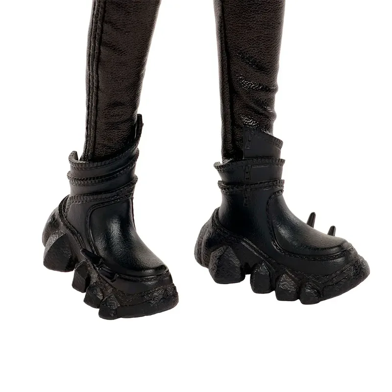 KPop Demon Hunters HUNTR/X Rumi - Luxe Modepop met gevechtsoutfit die aan en uit kan en zwaard by Mattel in Multicolour – product photo 4 of 6