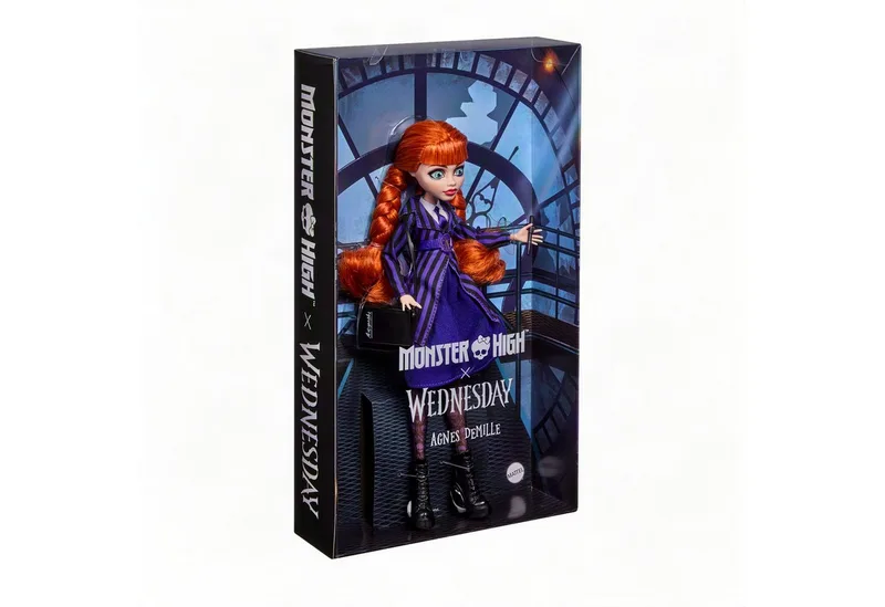 x Wednesday verzamelpop - met paars uniform en accessoires by Monster High in Agnes DeMille – product photo 2 of 5