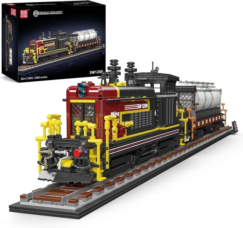 Mould King 12052 EMD SW1200 Diesel Trein mega bouwset | Locomotief trein miniatuur modelbouw | Technische educatief creator speelgoed ideas bouwpakketten voor expert volwassenen & kinderen | Niet geschikt voor Lego rails | Bouwdoos met 2283 bloks van Mould King in City : Locomotief EMD SW1200, 2283 bouwblokken – productfoto