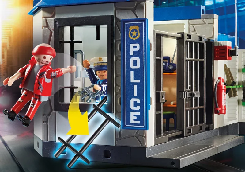 70568 Polizei: Flucht aus dem Gefängnis by Playmobil – interior photo 4 of 4
