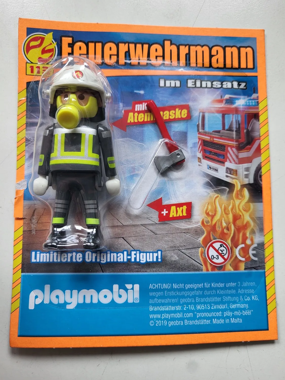 limited edition brandweerman met bijl en masker by Playmobil – product photo