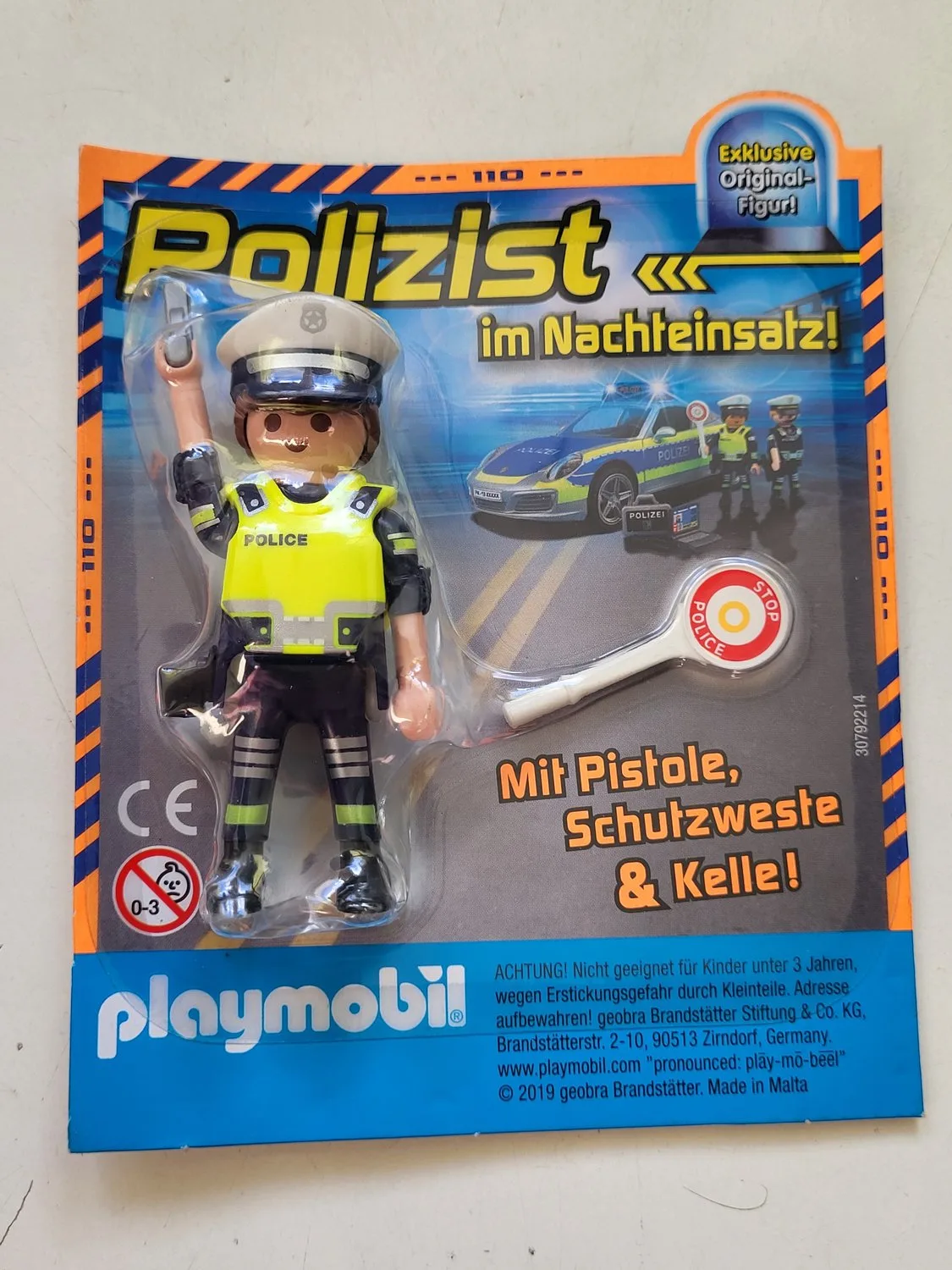 special edition politieagent met hesje/pistool/verkeersbord van Playmobil – productfoto
