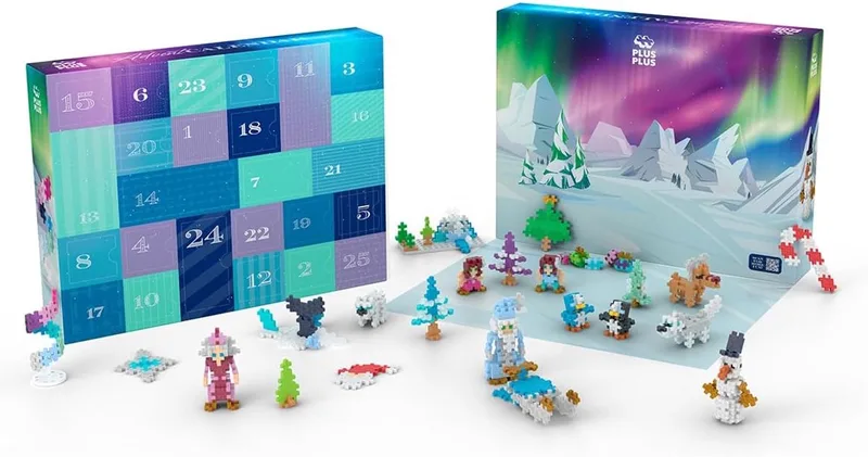 Adventskalender - Santa's Northern Lights Adventure - 639 delige bouwset - 4337 - Bouwspeelgoed - Constructiespeelgoed - Set met bouwstenen - Vanaf 5 jaar von Plus-Plus in Santa's Northen Lights – Produktfoto