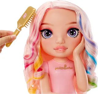 Stylinghoofd en 4-in-1-speelset met Bella-pop van 33 cm, uitwasbare haarcrèmes, nagellak, haarborstel en haarkleurtool. Stylen! Kleuren! Lakken! Ook voor jou! Uitwassen en herhalen. Creatief 4-12+ van Rainbow High in Meerkleurig – productfoto 4 van 5