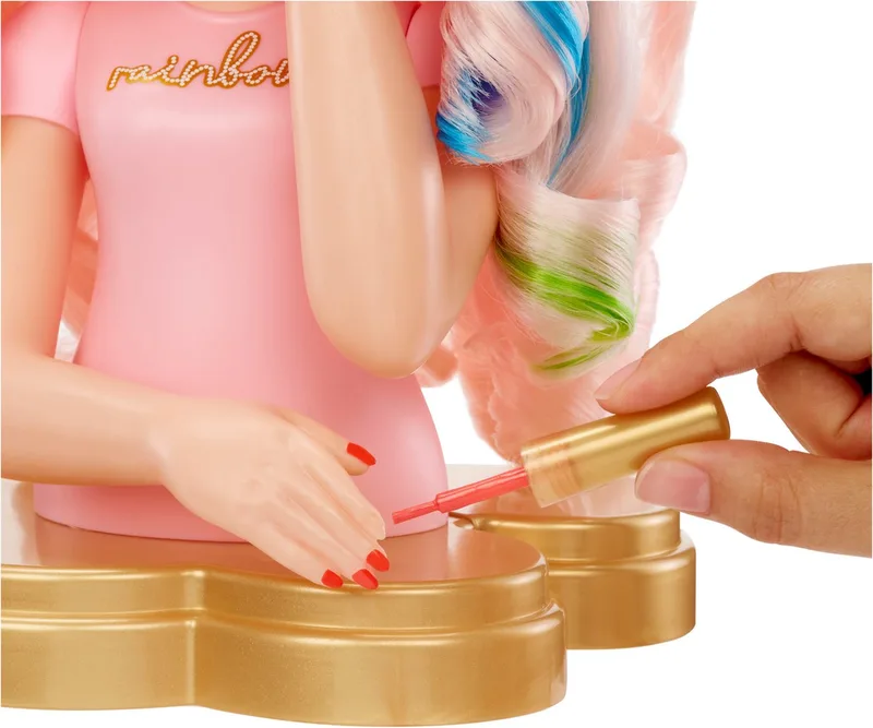 Stylinghoofd en 4-in-1-speelset met Bella-pop van 33 cm, uitwasbare haarcrèmes, nagellak, haarborstel en haarkleurtool. Stylen! Kleuren! Lakken! Ook voor jou! Uitwassen en herhalen. Creatief 4-12+ van Rainbow High in Meerkleurig – productfoto 5 van 5