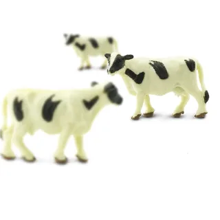 Lucky Mini's/ geluksmini's Holsteiner koeien 10 stuks (ca 1-2 cm) från Safari Ltd i Vit – produktbild 2 av 3