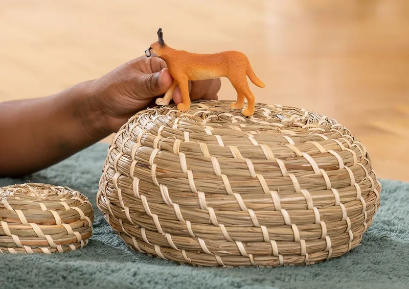 14867 Caracal Female by Schleich – interior photo 2 of 2