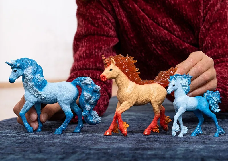 70756 Elementa Fire Unicorn Stallion från Schleich – miljöbild 2 av 3