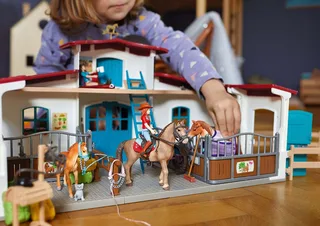 42567 Lakeside Riding Center de Schleich – photo d’ambiance 2 sur 4