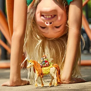 70567 Fairy Marween with glitter unicorn från Schleich – miljöbild 2 av 3