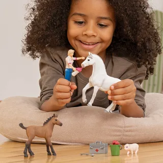 42486 Vet visiting mare and foal fra Schleich – miljøbillede 2 af 4