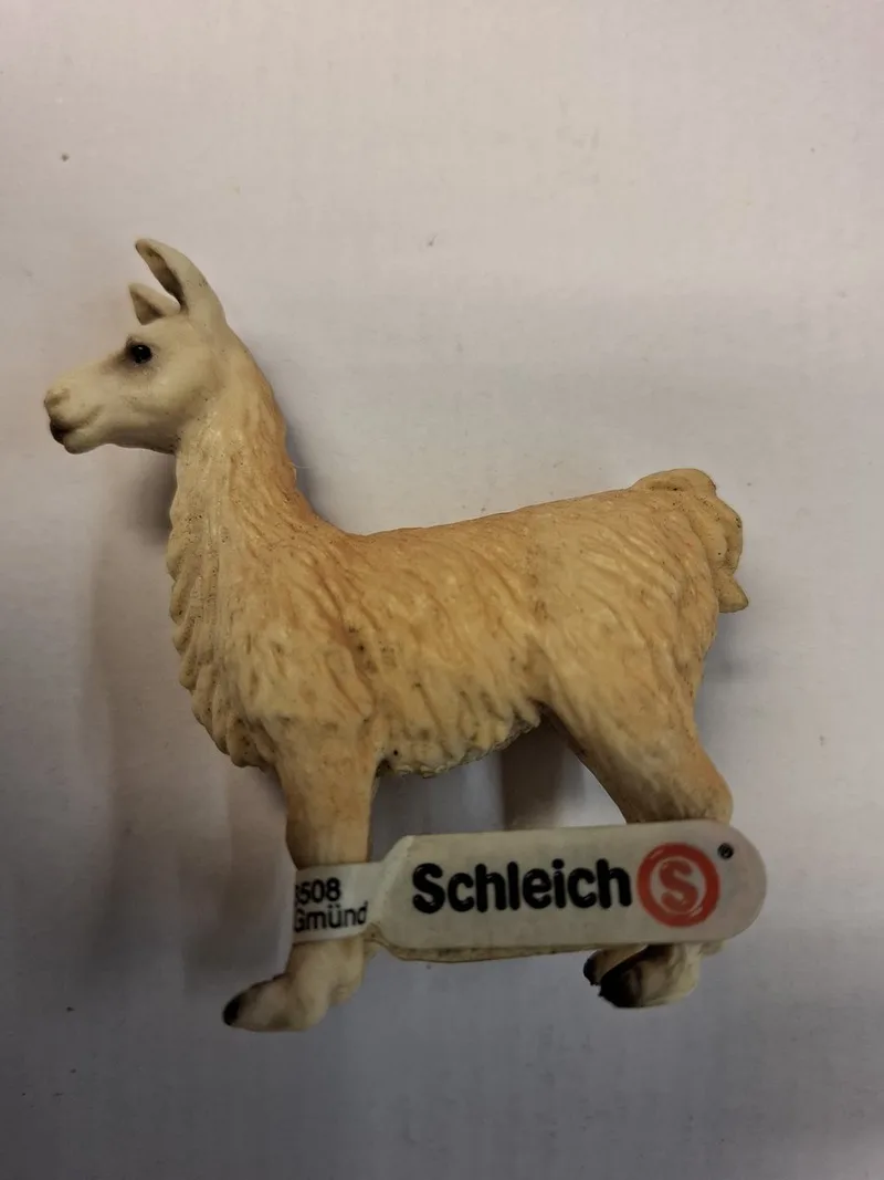 Lama 8 x 7 x 3 cm by Schleich in Beige – product photo