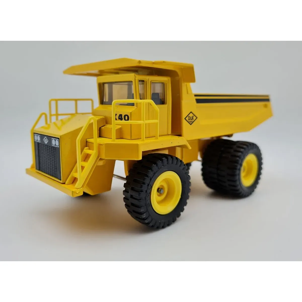 Serie 2934 Schwerer Muldenkipper O&K, Farbe zinkgelb 1:55 by Siku – product photo