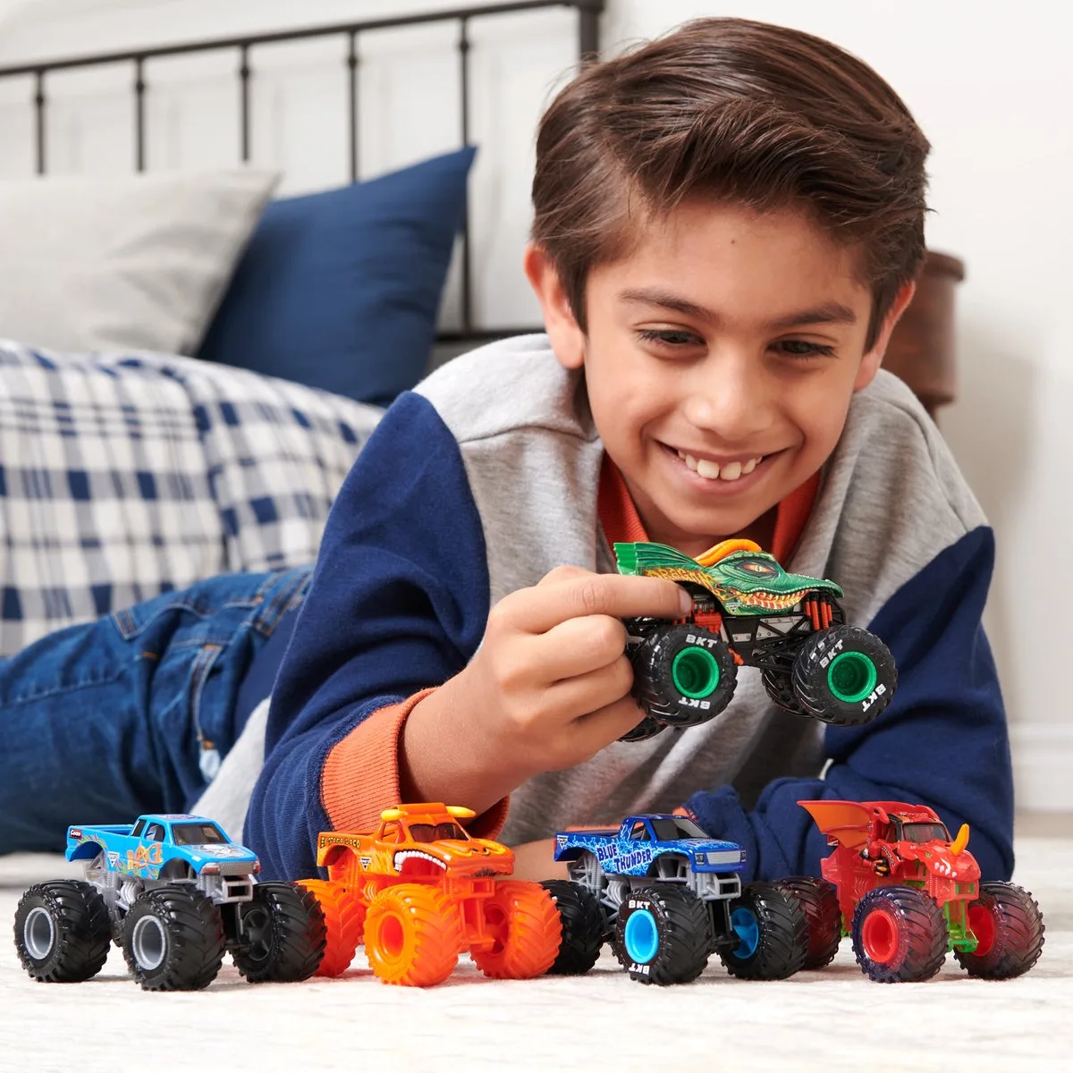 Monster Jam - Shaker vs. Max D -monsterjamtrucks - Schaal van 1:64 by Spin Master in Khaki – product photo