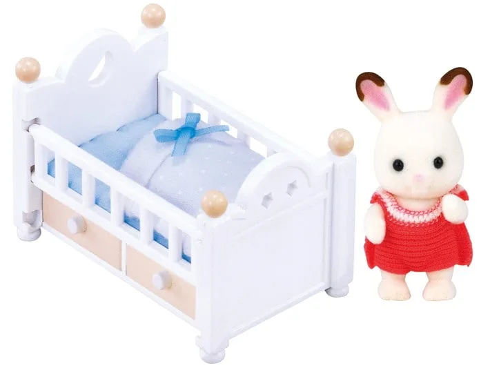 5017 Schokoladenhasen Baby mit Babybett de Sylvanian Families – photo du produit 1 sur 3