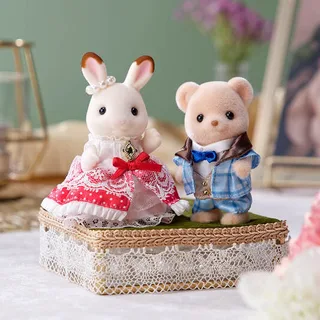 5843 40. Jubiläum: Freya & Theo Freunde Figurenset fra Sylvanian Families – miljøbillede 3 af 4
