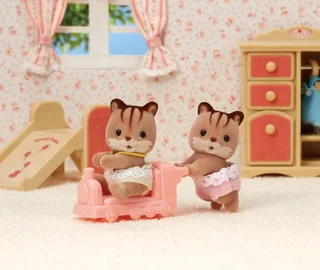 5421 Walnuss Eichhörnchen Zwillinge de Sylvanian Families – photo d’ambiance 3 sur 3