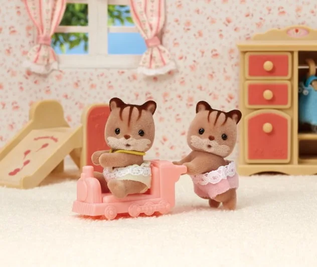 5421 Walnuss Eichhörnchen Zwillinge de Sylvanian Families – photo d’ambiance 3 sur 3