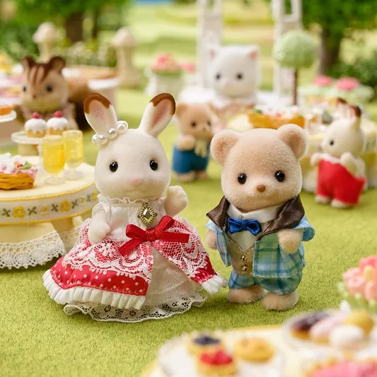 5843 40. Jubiläum: Freya & Theo Freunde Figurenset fra Sylvanian Families – miljøbillede 4 af 4