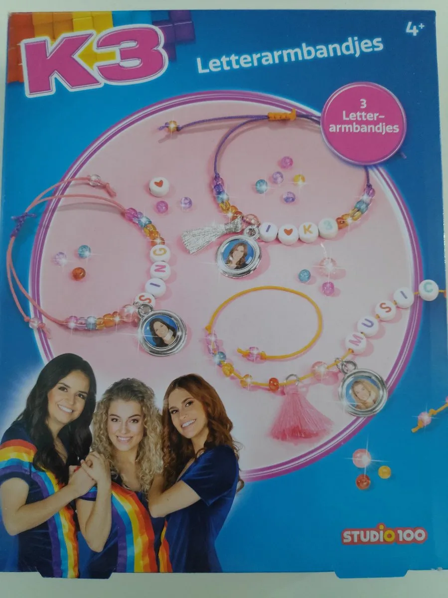 K3 Letterarmbandjes - Armbanden fra Totum i Flerfarvet – produktbillede