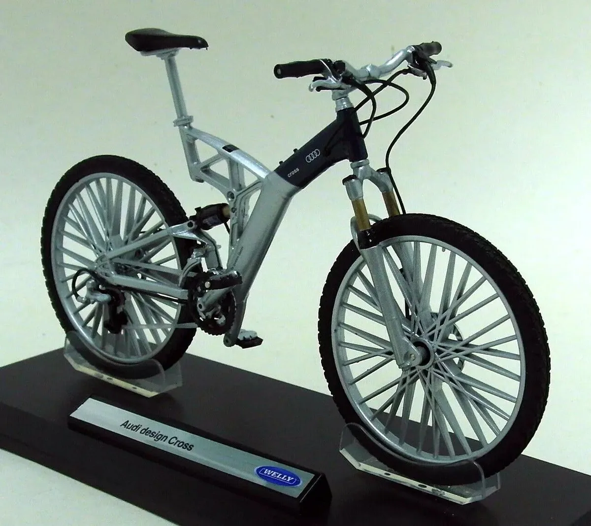 Audi design Cross Mountain bike 1/10 verzamel model fiets lengte 17 cm van Welly in Zilver – productfoto