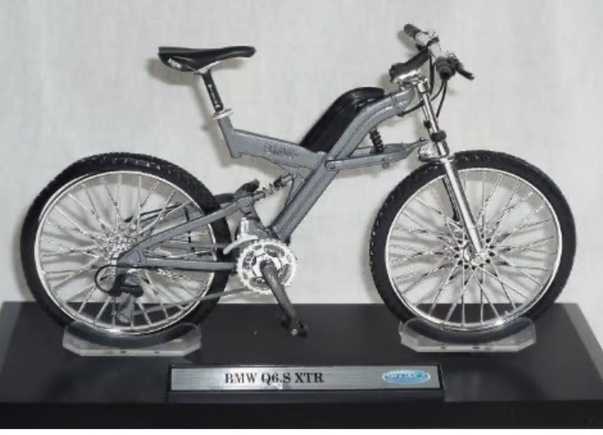 BMW Q6.S XTR mountain bike 1/10 verzamel model fiets lengte 17 cm de Welly en Gris – photo du produit