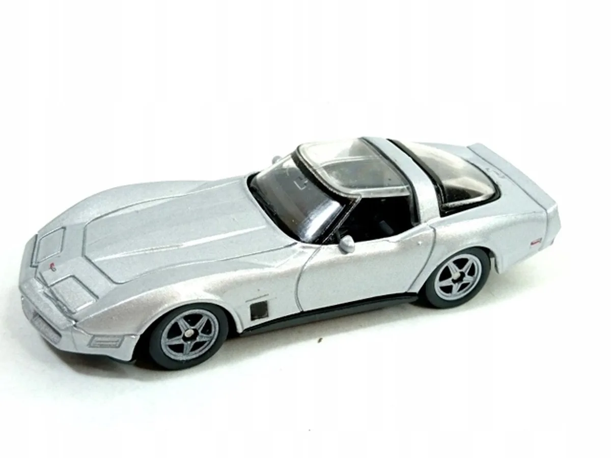 Chevrolet Corvette 1982 Modelauto Schaal 1:64 by Welly in Silver – product photo
