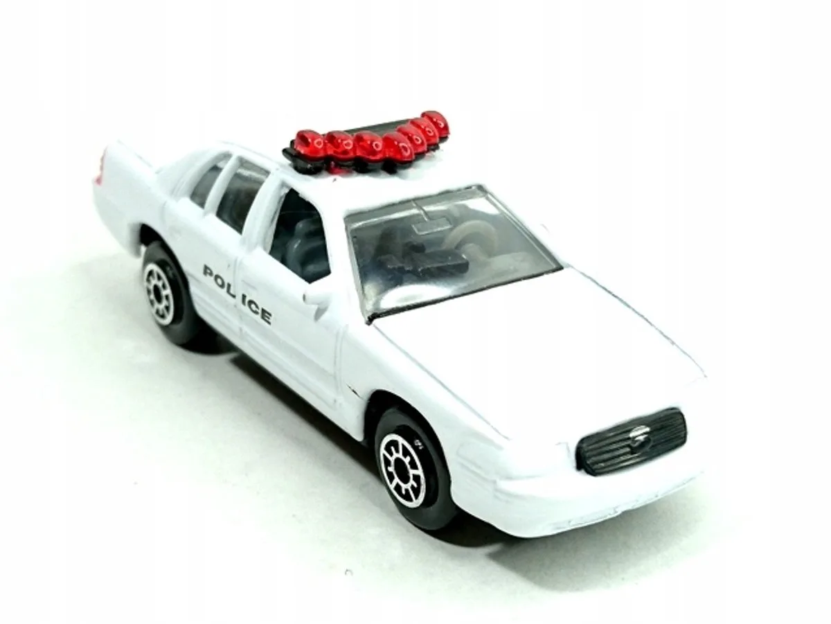 Ford Crown Victoria Politie Model Auto 1:64 - 1999 von Welly in Weiß – Produktfoto