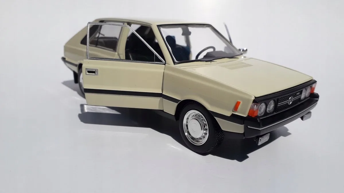 Fso pollez 1500 Mr'78 MODEL AUTO 1:24 - WORDEN VERSCHORT fra Welly i Beige – produktbillede