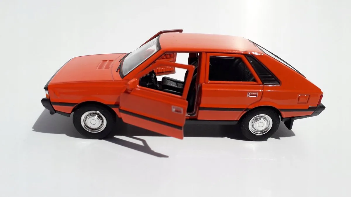 FSO Polonez 1500 MR'78 Borewicz Metaal 1:34 de Welly en Orange – photo du produit