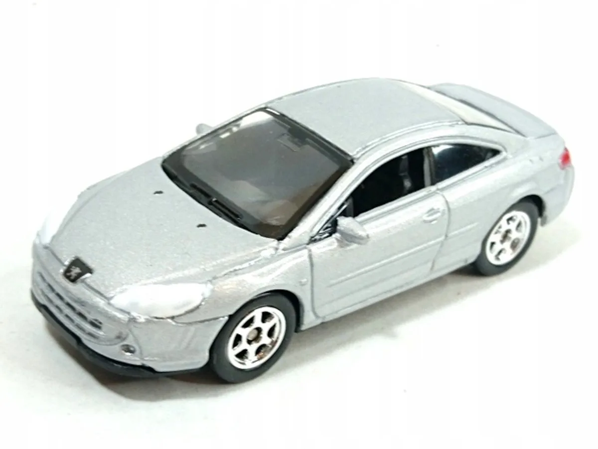 Peugeot 407 Coupe model auto schaal 1:64 van Welly in Zilver – productfoto