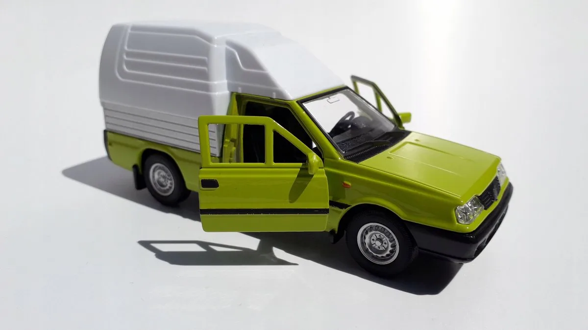 Polonez FSO Truck Metaal Model 1:34 fra Welly i Grøn – produktbillede