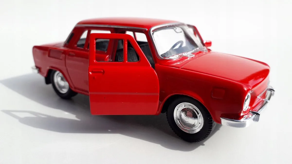 Skoda 100 Modelauto Metaal Schaal 1:34 von Welly in Rot – Produktfoto