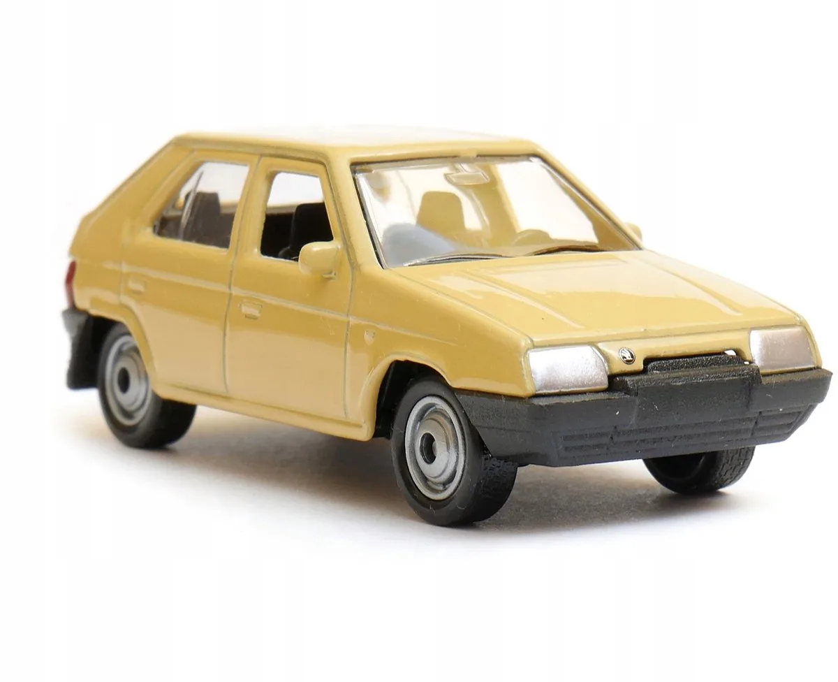 Skoda Favorit modelauto schaal 1:64 från Welly i Beige – produktbild