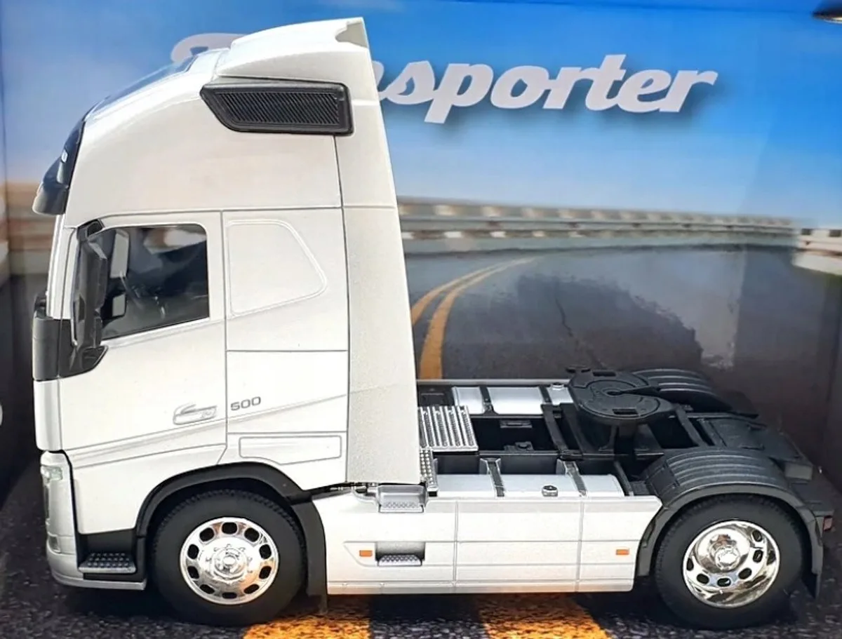 Volvo FH 500 Vrachtwagen Metaal 1:32 - Modelauto by Welly in White – product photo