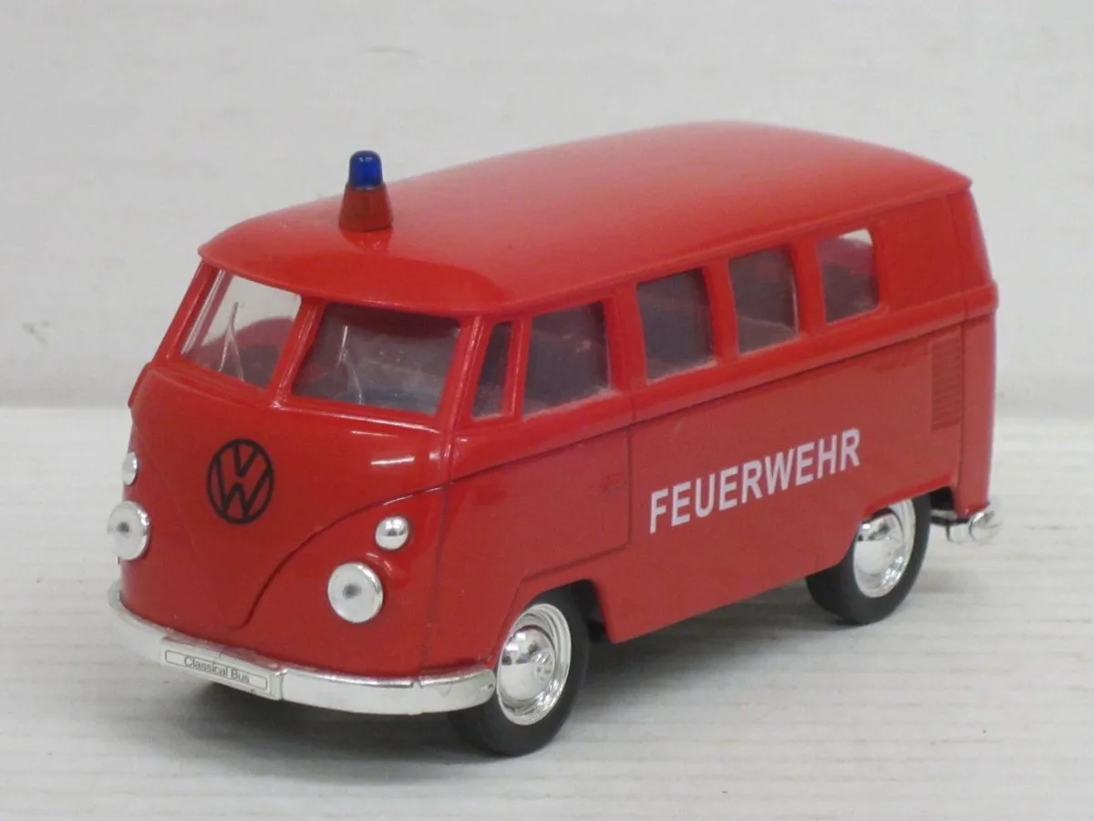 VW T1 Bus Feuerwehr van Welly in Wordt Random in 1 kleur geleverd – productfoto