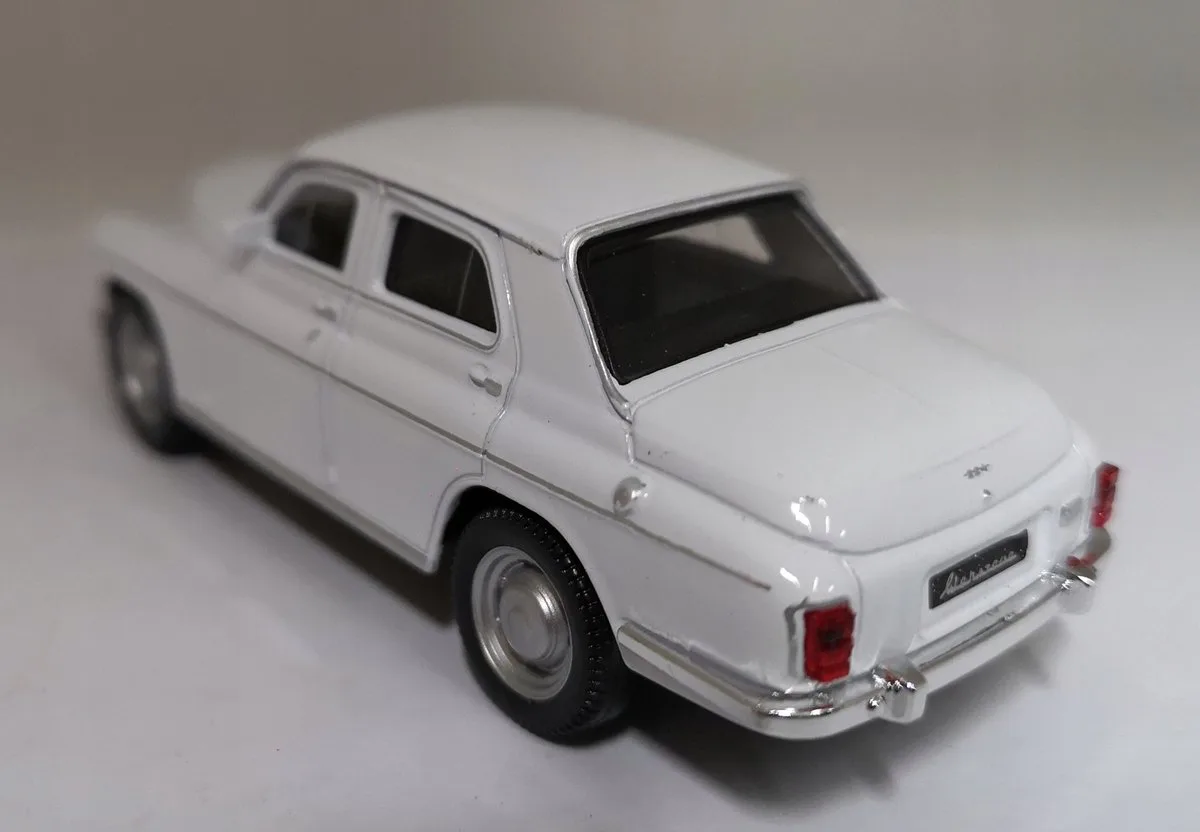 Warschau 224 Modelauto 1:43 - Verzamelobject PRL Auto från Welly i Vit – produktbild